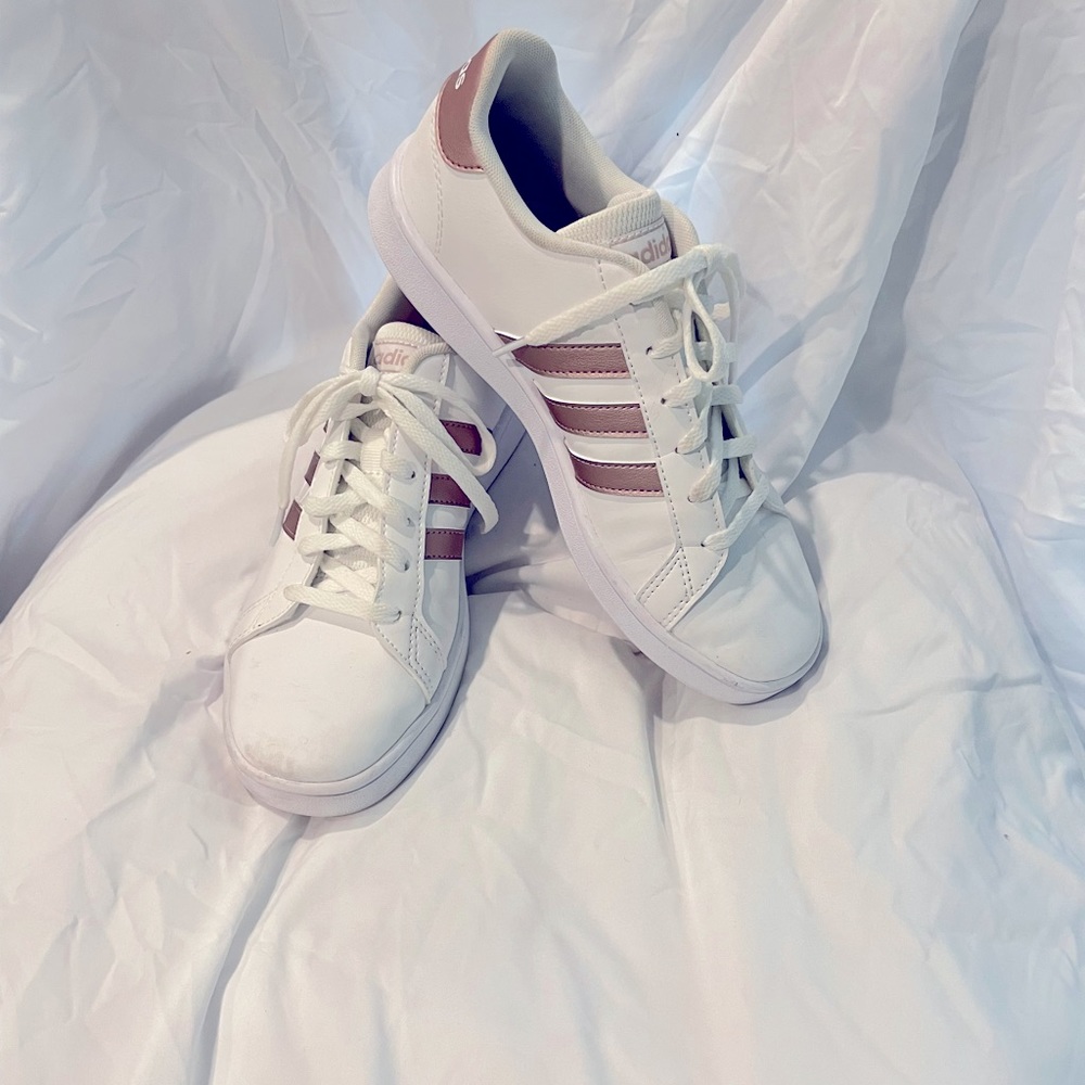 Adidas Grand Court Rose Gold child size 5 (7 ladies)